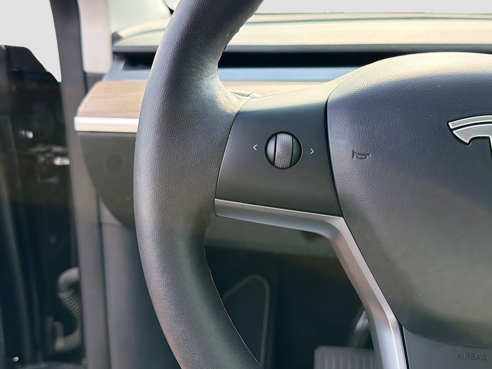 Used 2024 Tesla Model Y Long Range image 34