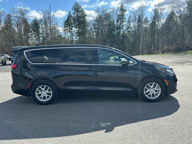 Used 2025 Chrysler Pacifica Select FWD image 6