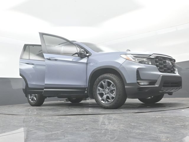 Used 2025 Honda Passport TrailSport image 31
