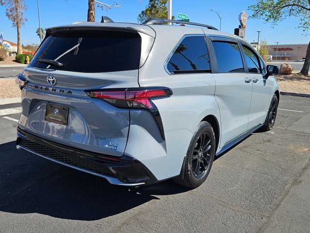 Used 2023 Toyota Sienna XSE w/ XSE Plus Package image 5