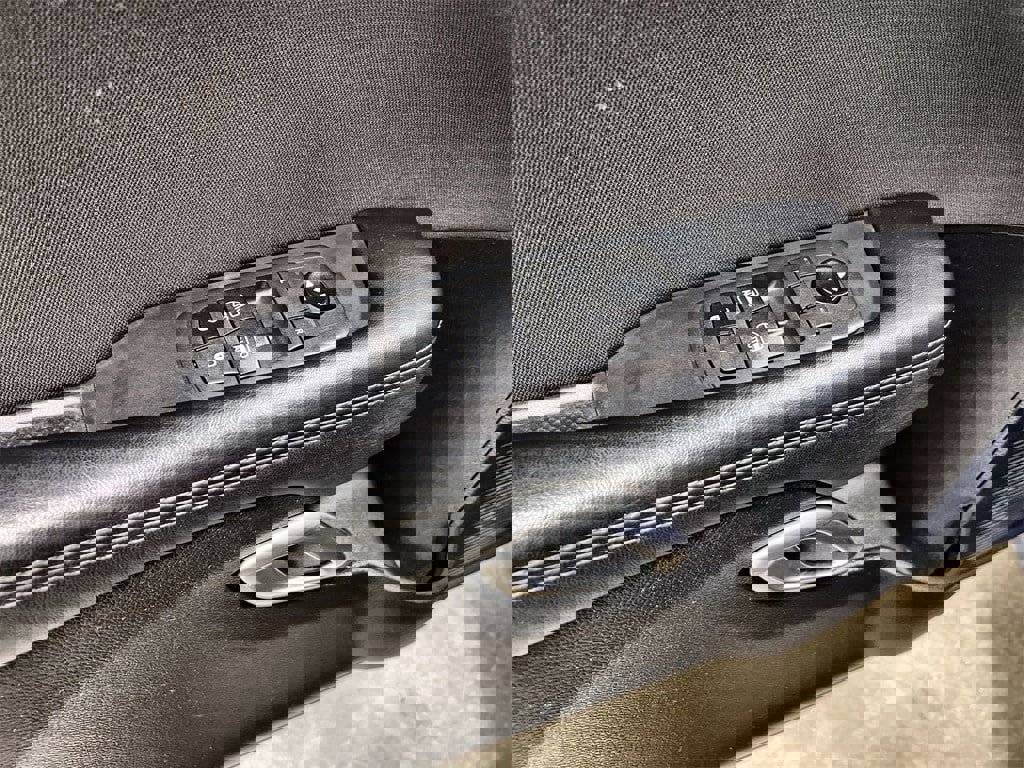 Used 2021 Dodge Challenger SXT w/ Blacktop Package image 15