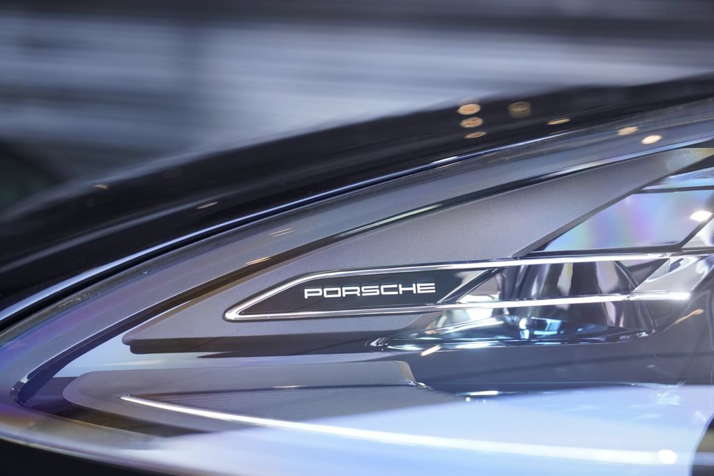 New 2026 Porsche Macan S AWD/4WD image 3