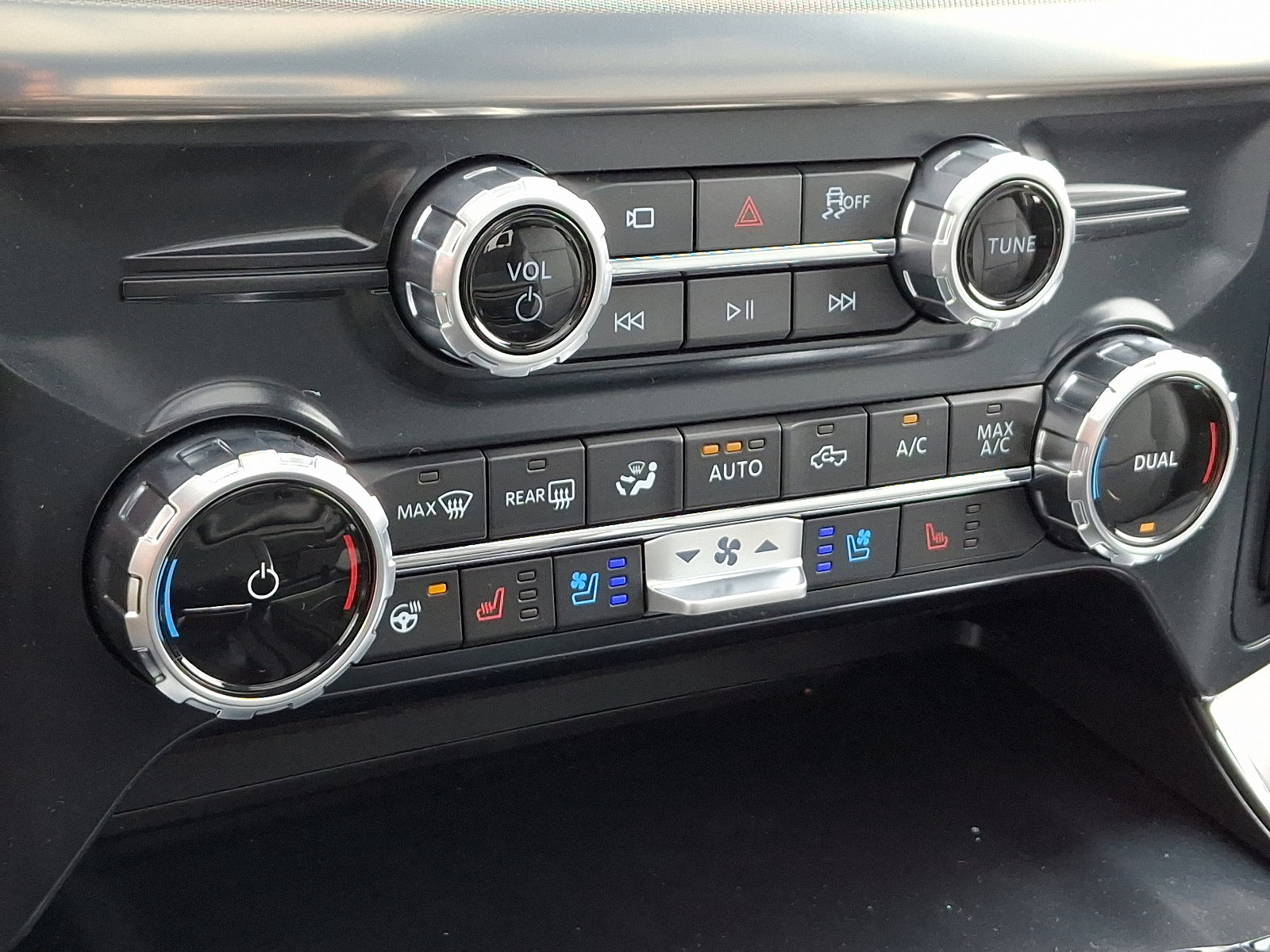 New 2025 Ford F150 Lariat w/ Equipment Group 502A High image 15