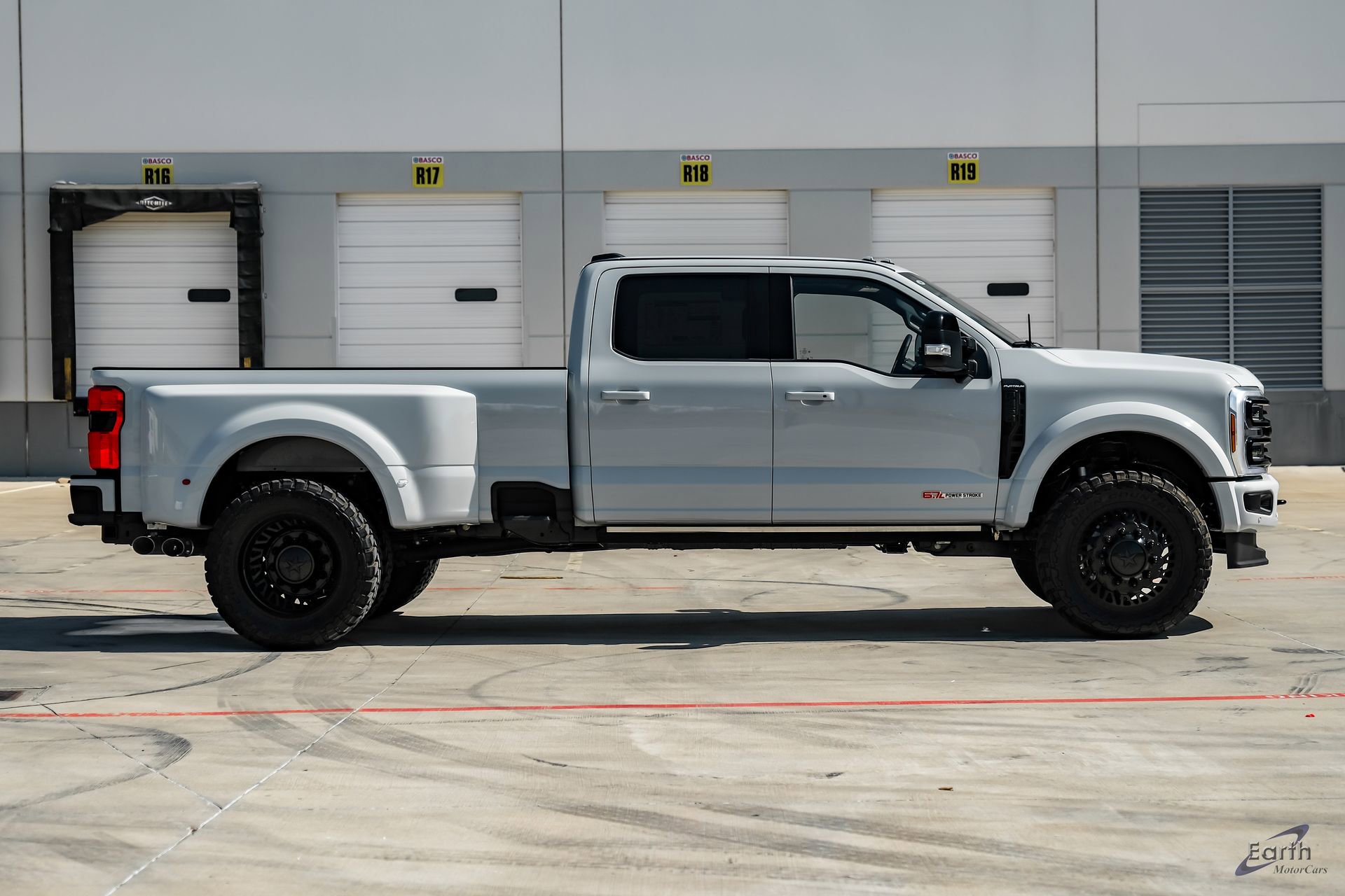 Used 2026 Ford F450 Platinum w/ FX4 Off-Road Package image 22