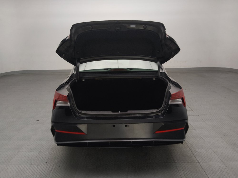 Used 2025 Hyundai Elantra SEL FWD image 29