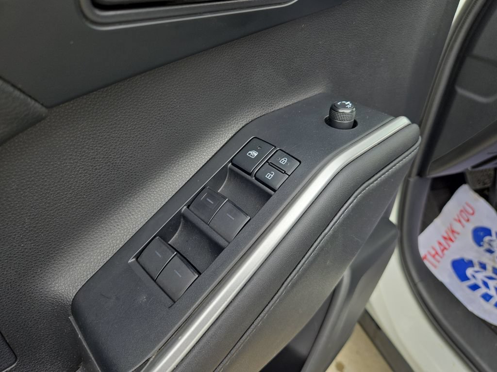 Used 2020 Toyota Highlander LE AWD/4WD image 13