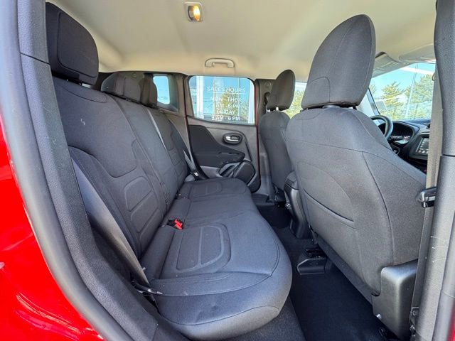 Used 2019 Jeep Renegade Latitude w/ Cold Weather Group image 15