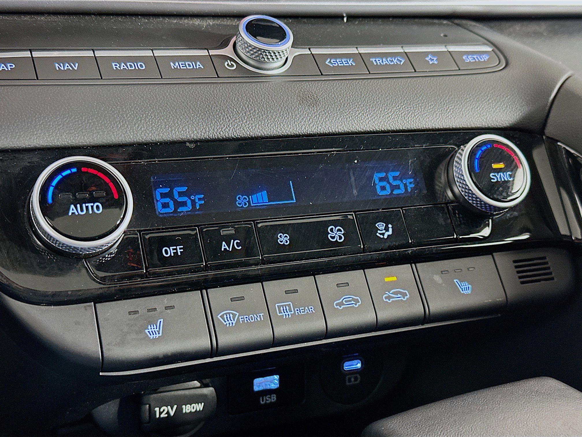 Used 2025 Hyundai Elantra SEL image 24