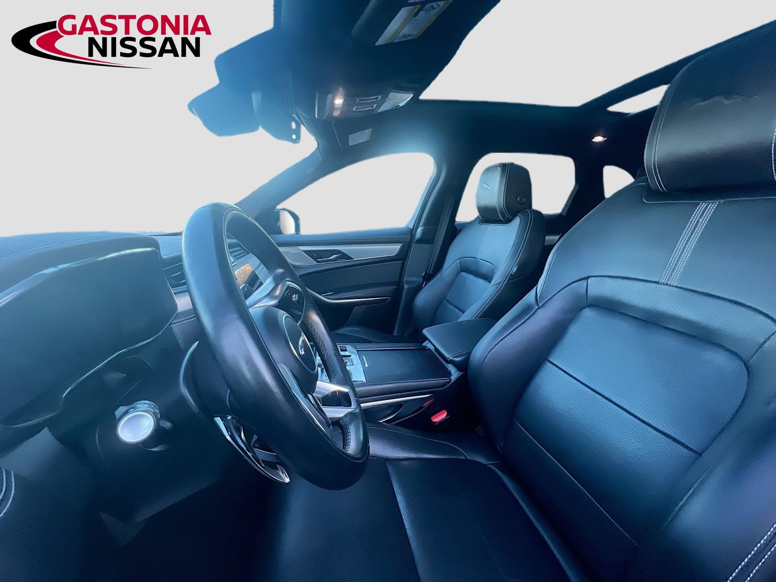 Used 2024 Jaguar F-PACE R-Dynamic S image 29