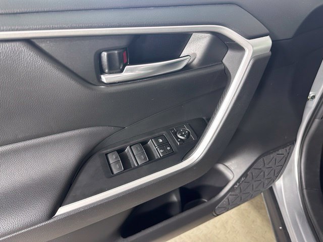 Used 2024 Toyota RAV4 XLE AWD/4WD image 9