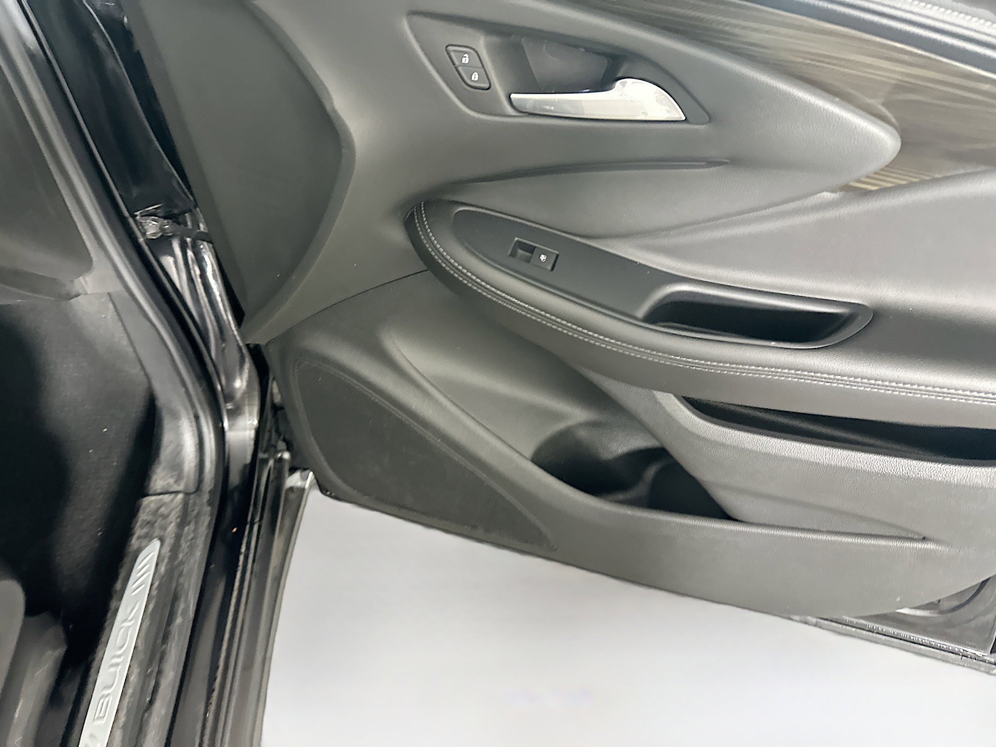 Used 2020 Buick Envision Essence image 32