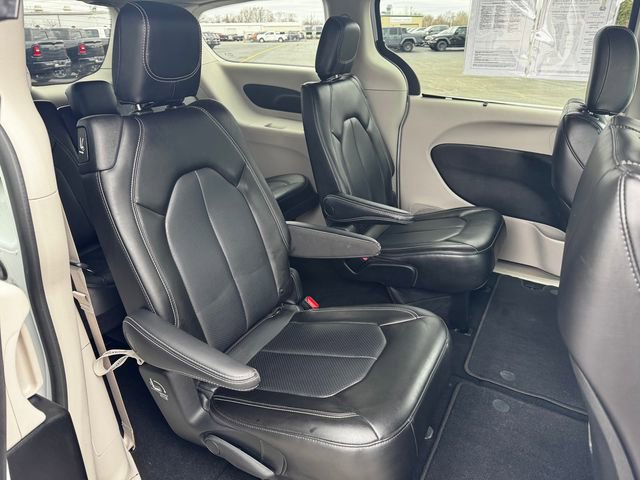 Certified 2023 Chrysler Pacifica Touring-L image 16