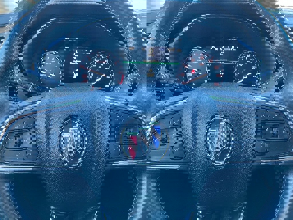 Used 2023 Buick Envision Essence image 16