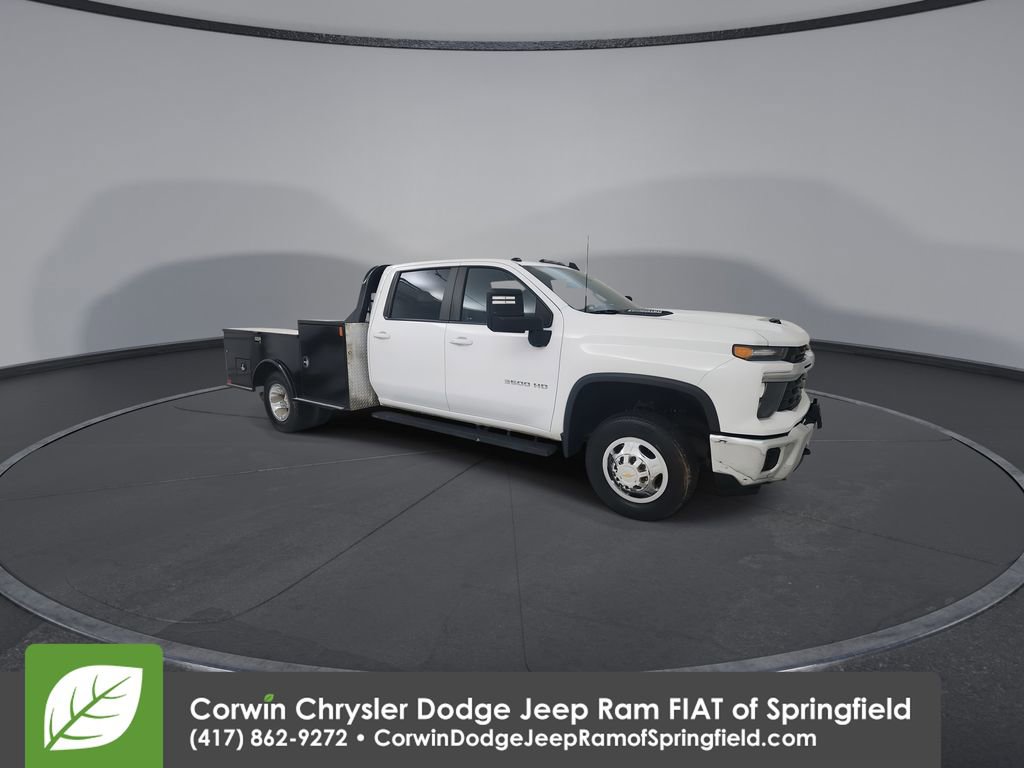 Used 2024 Chevrolet Silverado 3500 LT AWD/4WD image 2
