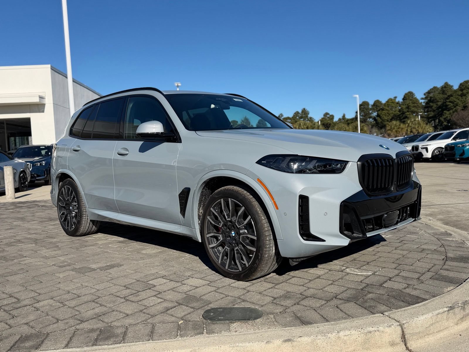 Used 2026 BMW X5 xDrive50e w/ M Sport Package AWD/4WD image 7
