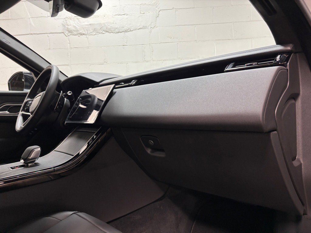 New 2026 Land Rover Range Rover Velar Dynamic SE image 30