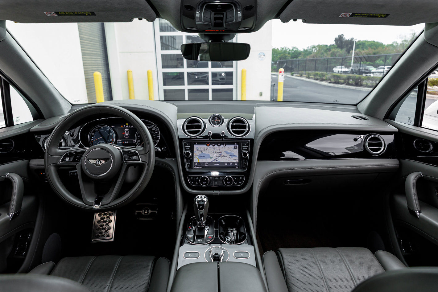 Used 2018 Bentley Bentayga Onyx Edition image 4