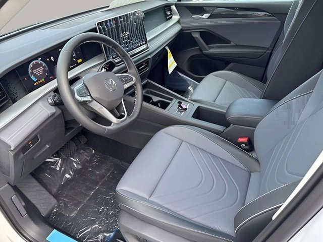 New 2025 Volkswagen Tiguan SE image 4