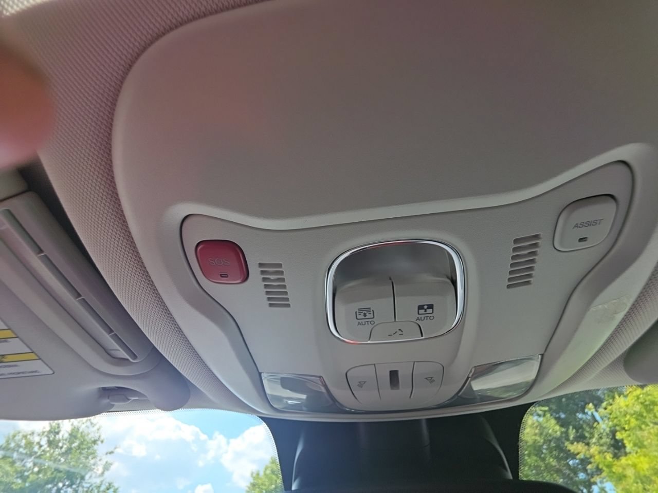 Used 2021 Jeep Renegade Latitude w/ Sun & Sound Group AWD/4WD image 29