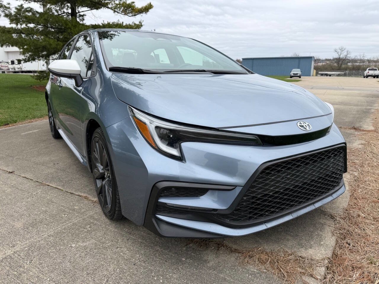 Used 2024 Toyota Corolla SE image 3