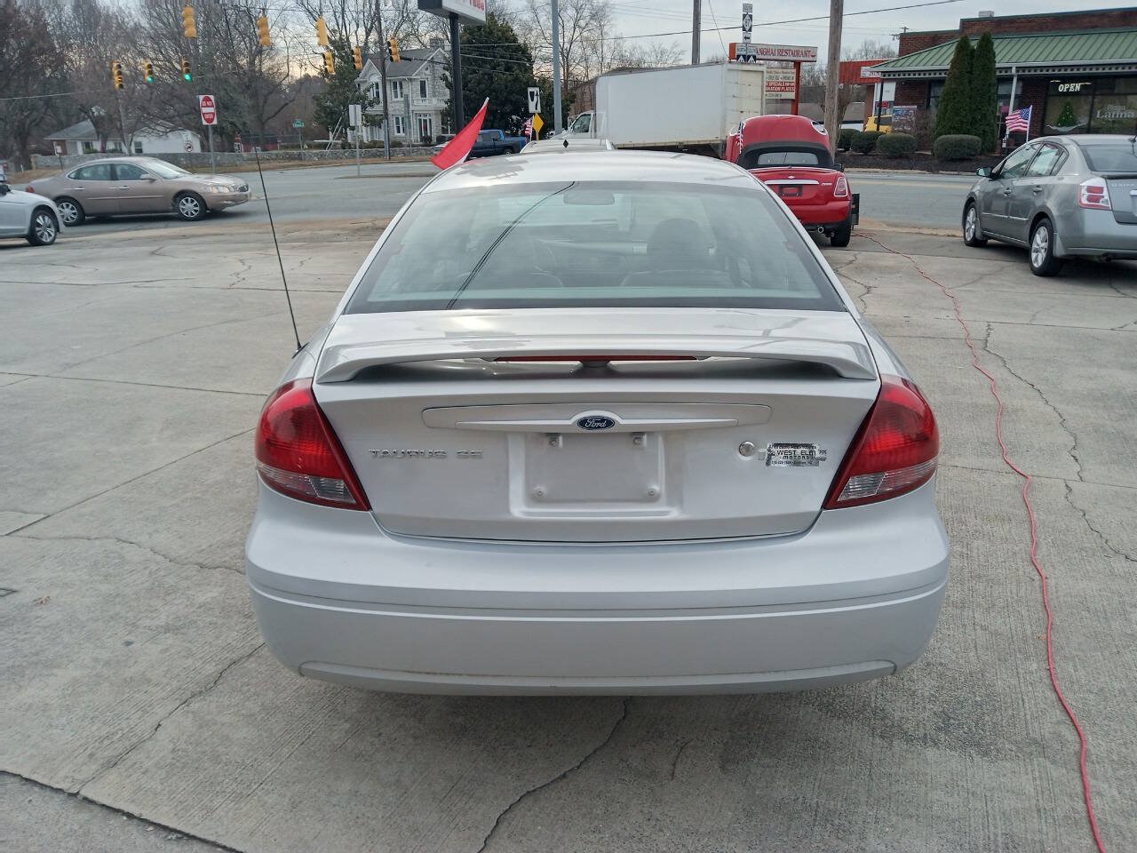 Used 2005 Ford Taurus SE FWD image 5