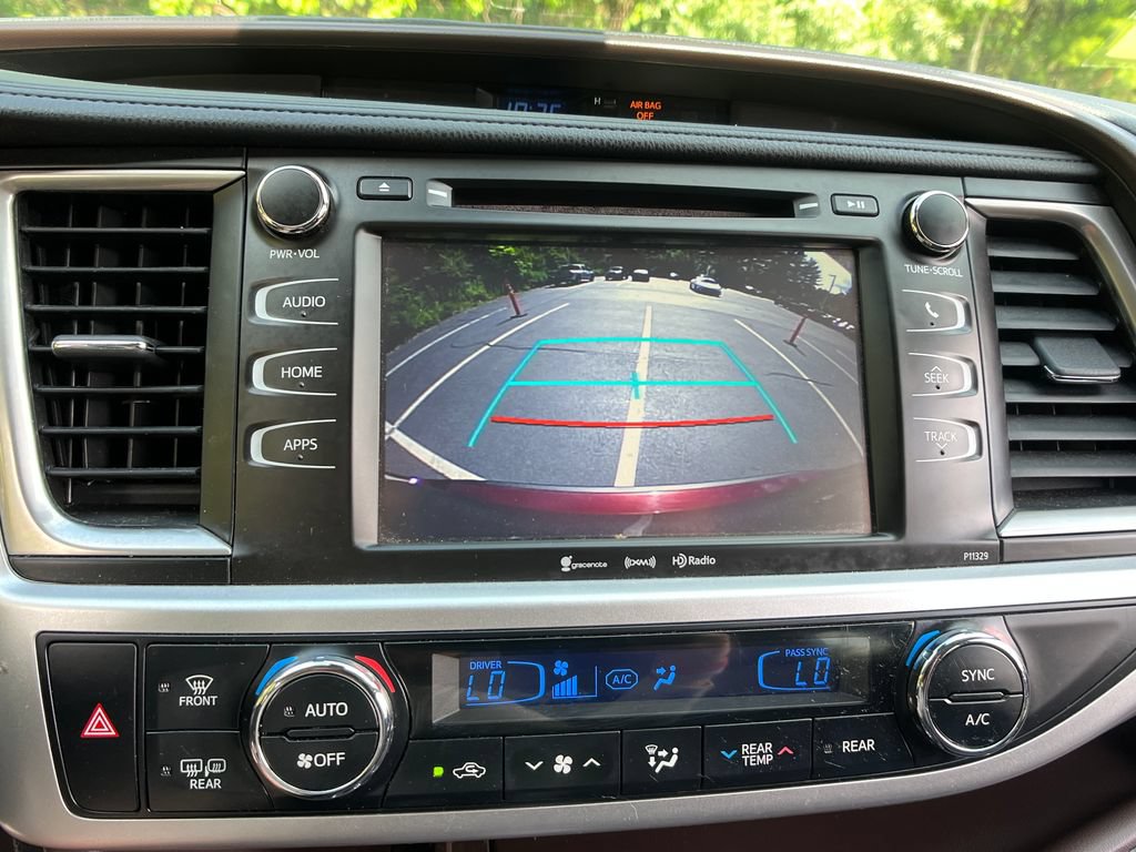 Used 2018 Toyota Highlander Plus AWD/4WD image 18