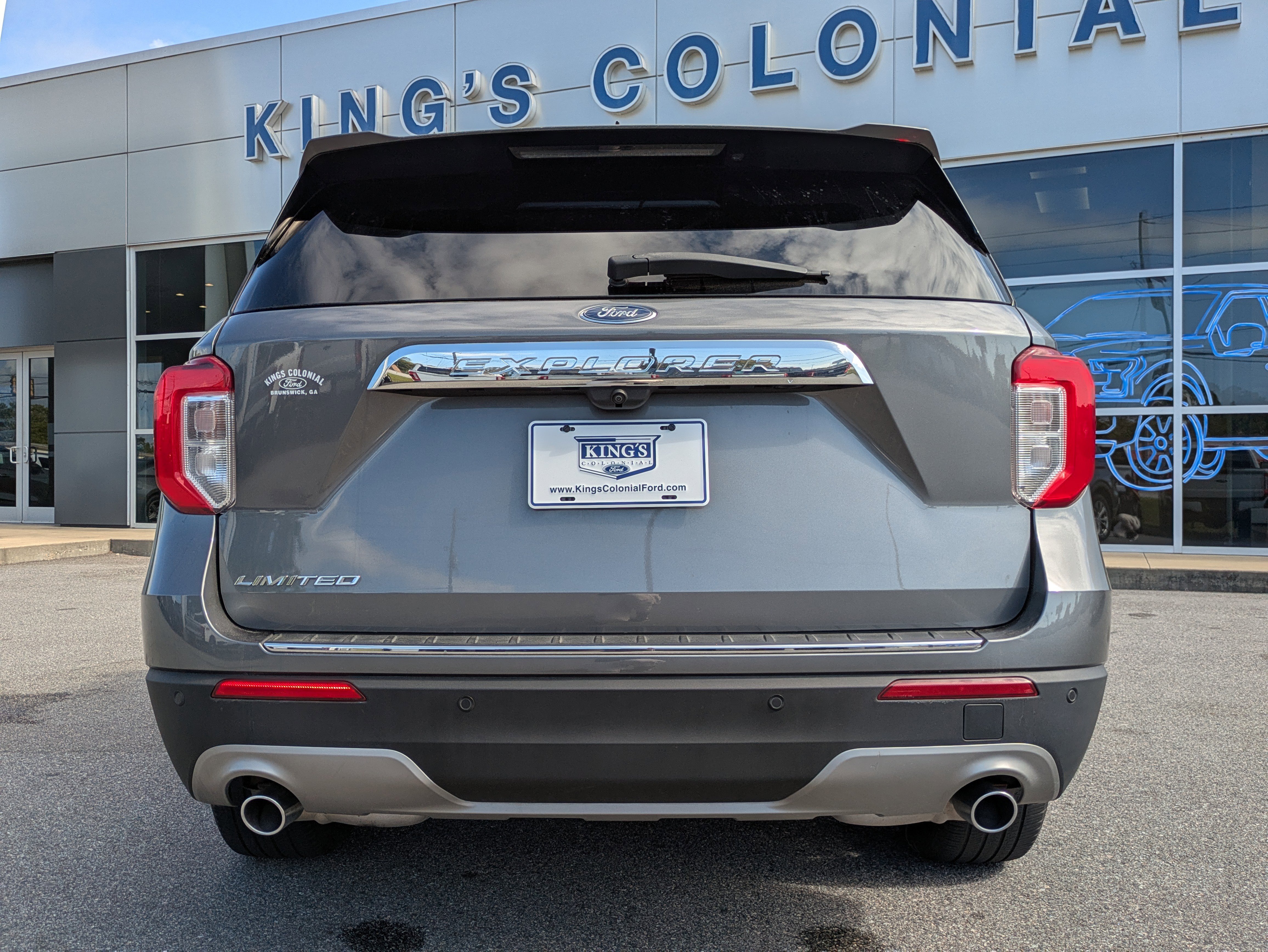 Used 2023 Ford Explorer Limited image 5