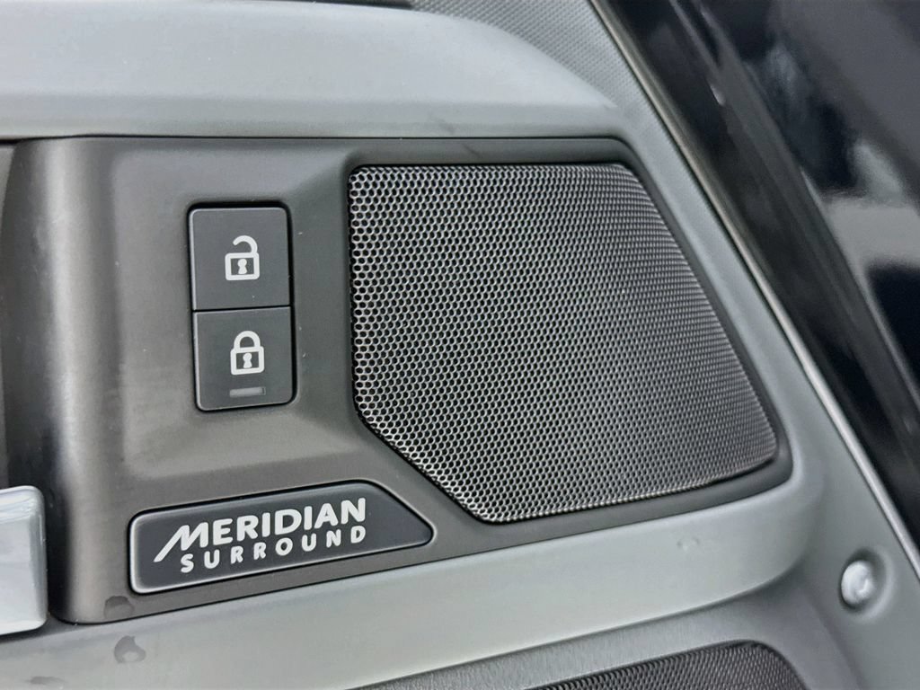 Used 2026 Land Rover Defender 110 X-Dynamic SE AWD/4WD image 22