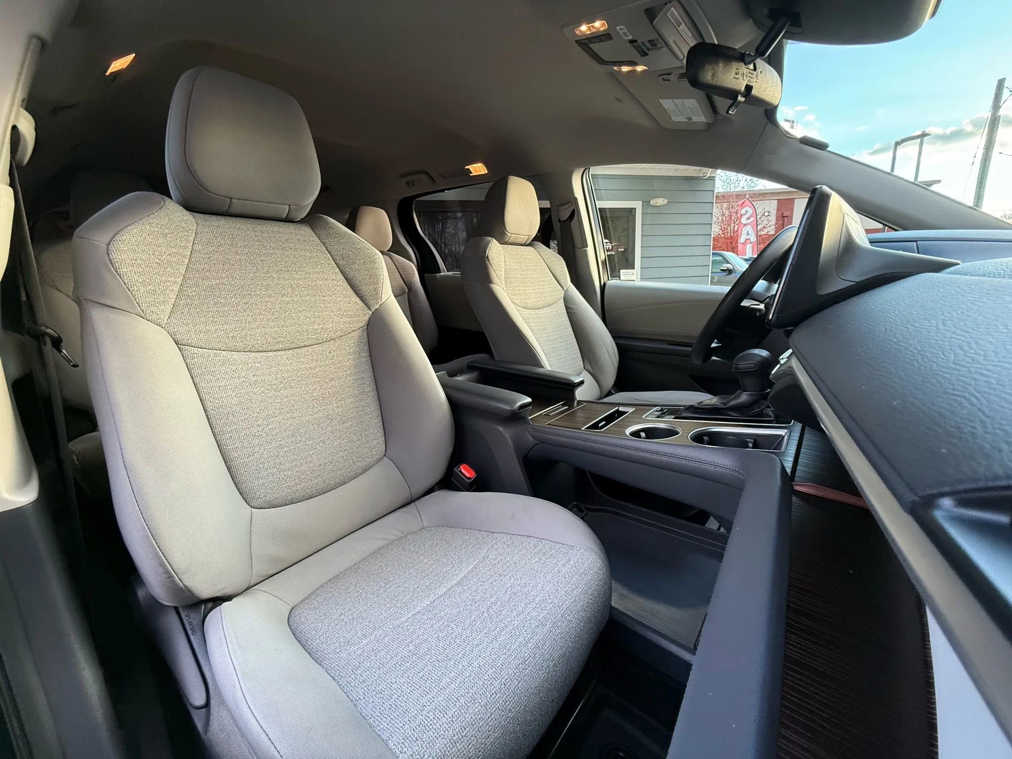 Used 2022 Toyota Sienna LE image 27