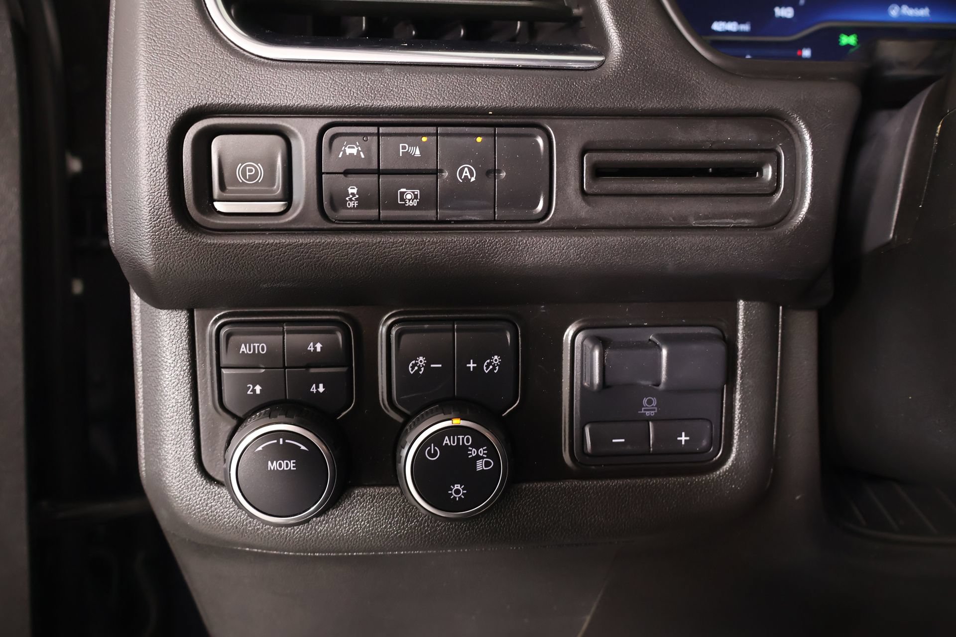 Used 2024 Chevrolet Tahoe RST w/ Luxury Package AWD/4WD image 9
