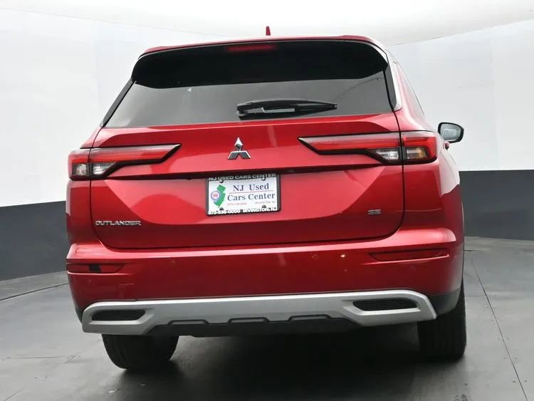 Used 2024 Mitsubishi Outlander FWD image 8
