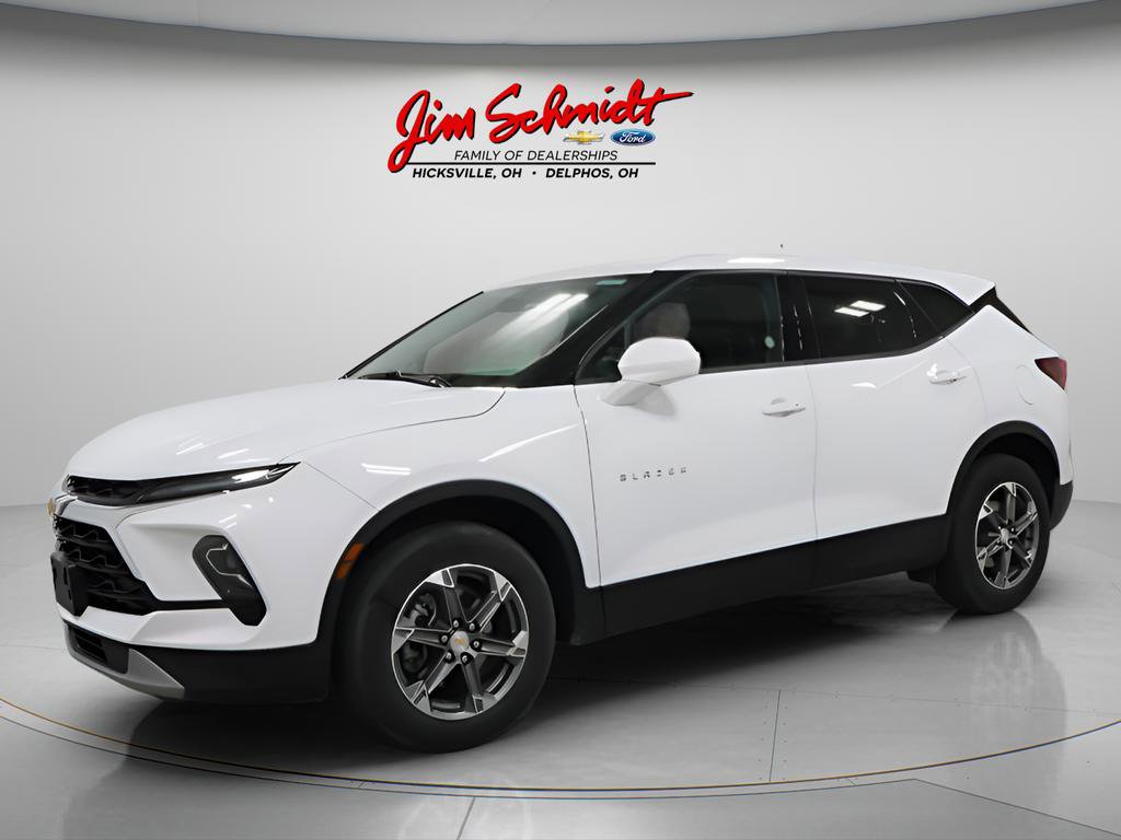 Used 2025 Chevrolet Blazer LT AWD/4WD image 2