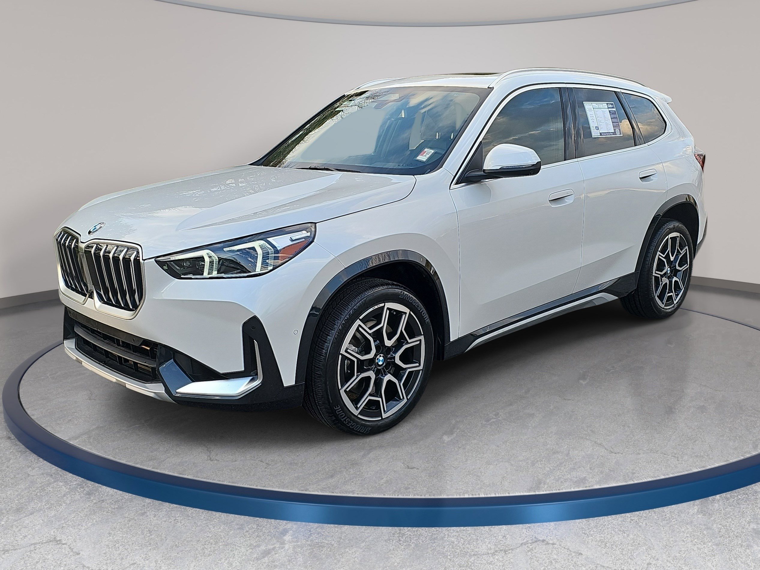Certified 2025 BMW X1 xDrive28i w/ Technology Package image 1