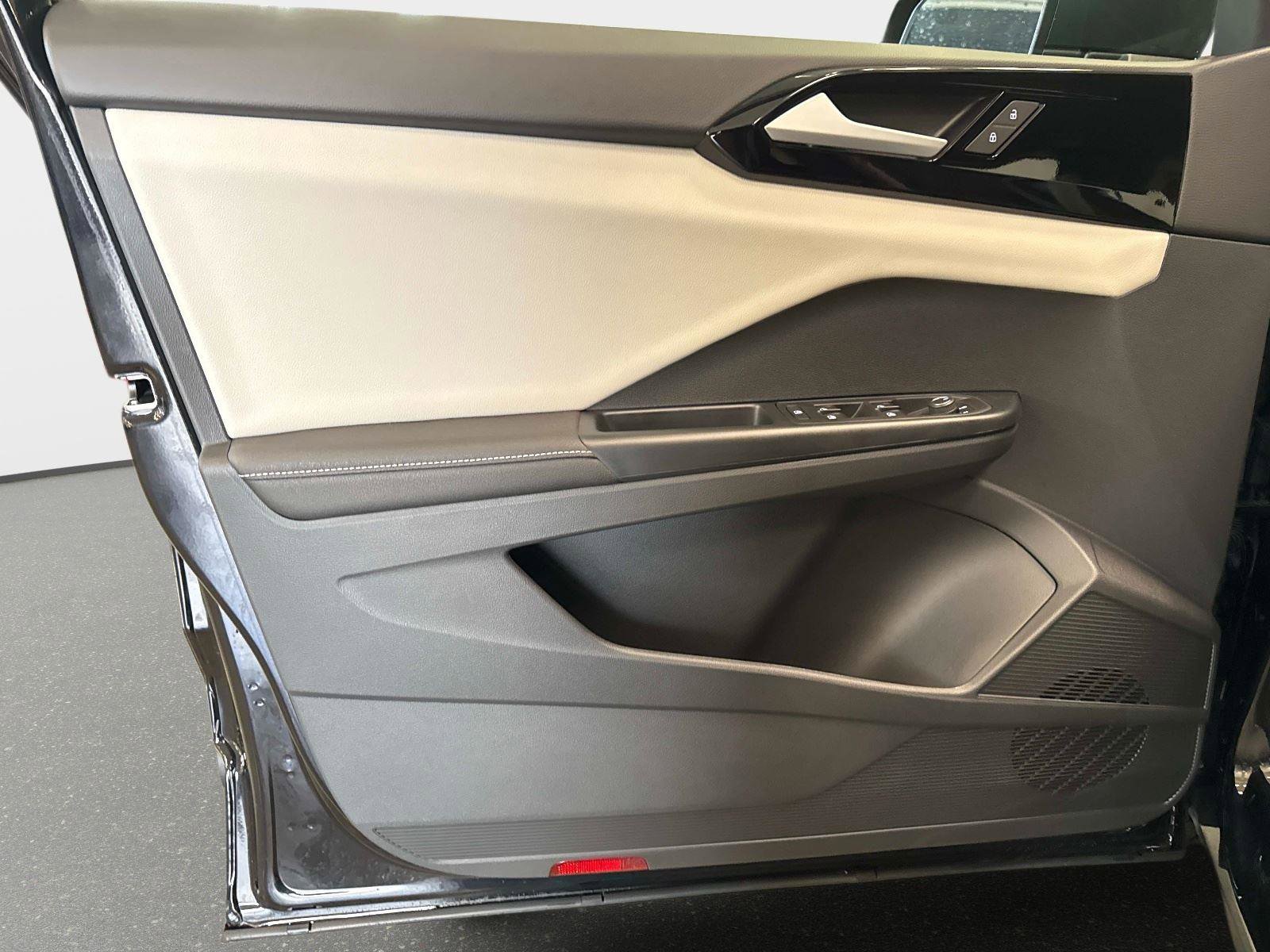 New 2026 Volkswagen Taos S image 17