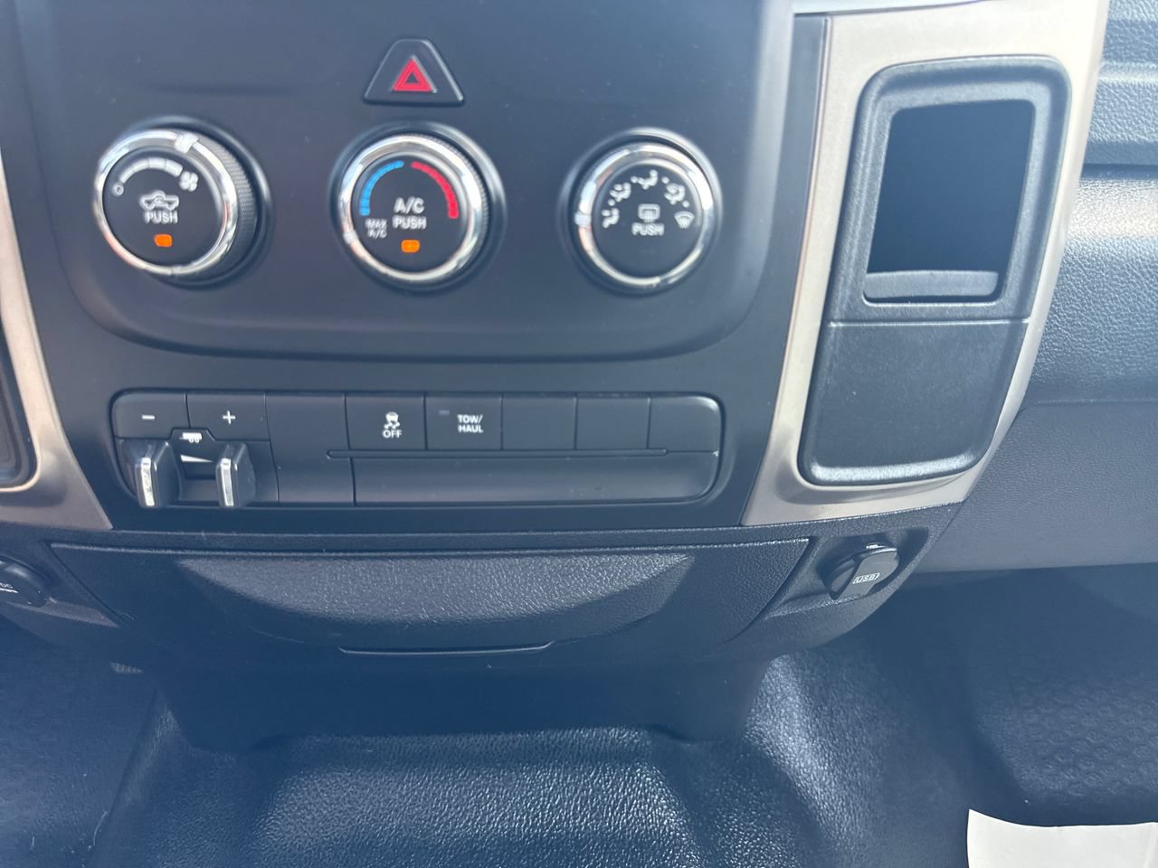 Used 2016 RAM 2500 SLT AWD/4WD image 22