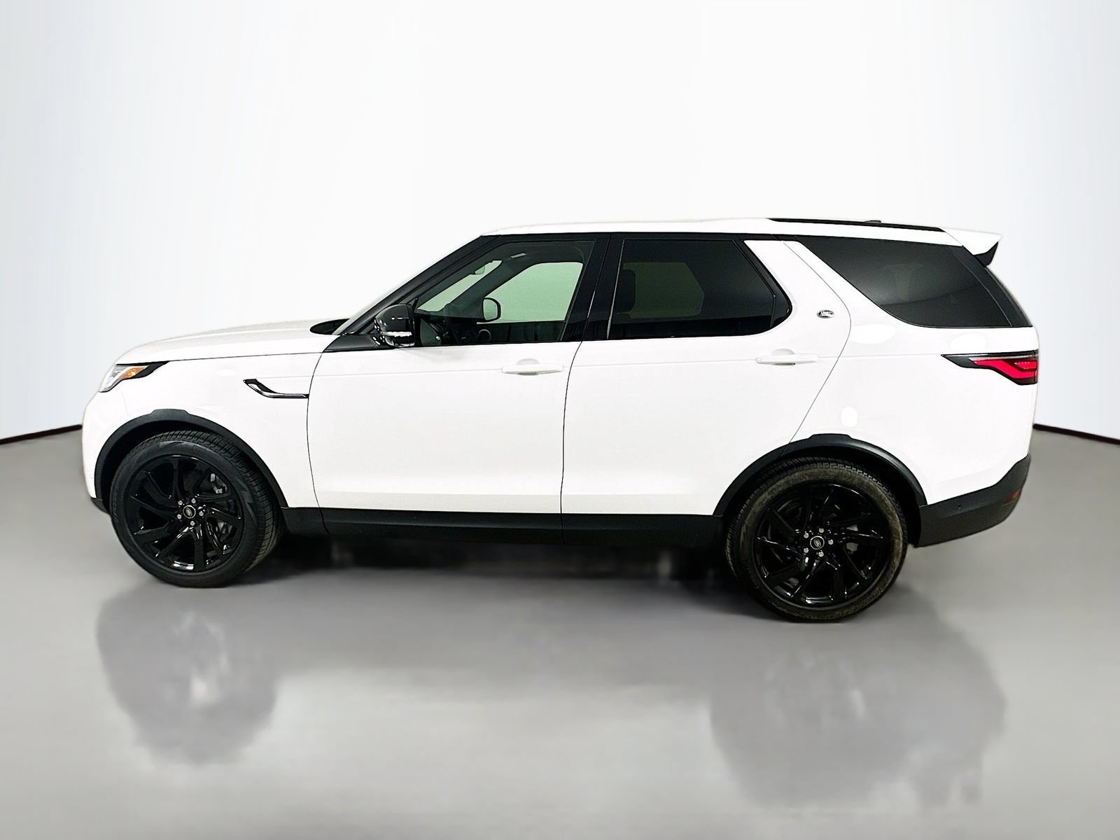 Used 2025 Land Rover Discovery S AWD/4WD image 8