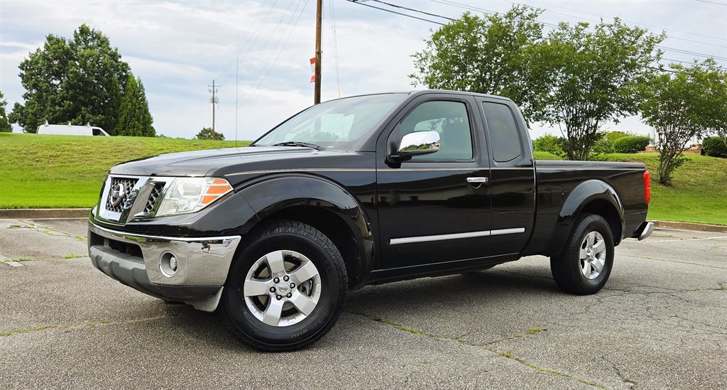 Used 2010 Nissan Frontier SE w/ SE Value Truck Pkg RWD image 3