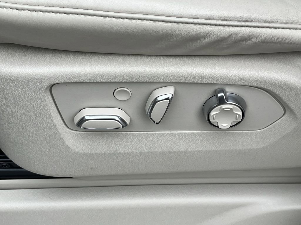 Used 2022 Cadillac Escalade ESV Premium Luxury Platinum w/ Heavy-Duty Trailer Package image 38