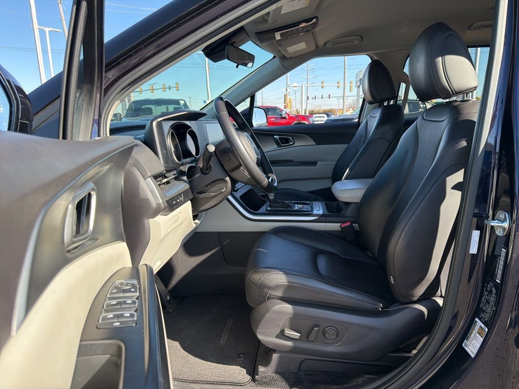 Used 2024 Kia Carnival LX image 21