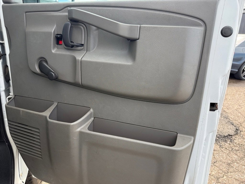 Used 2018 Chevrolet Express 3500 image 30