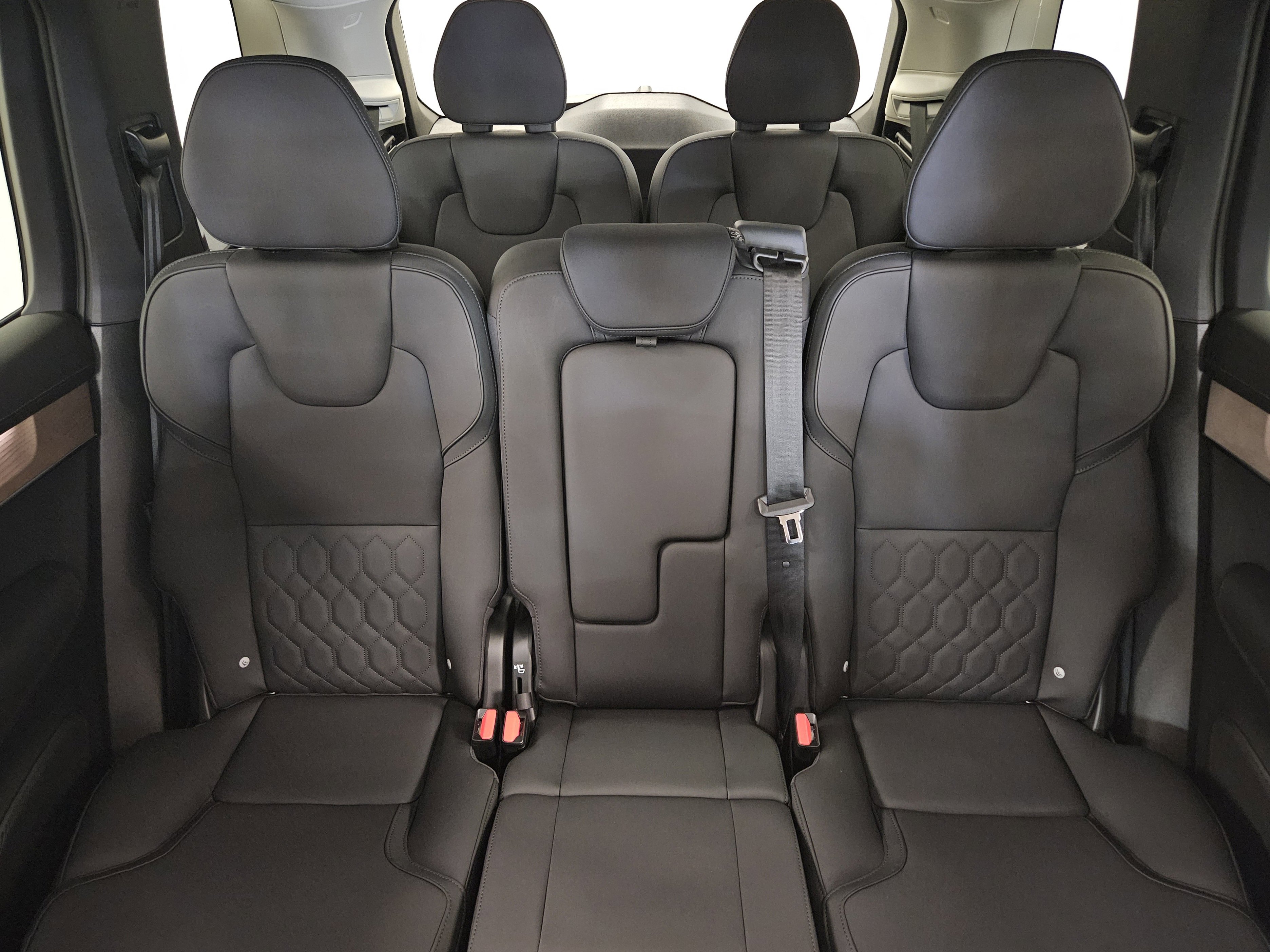 New 2026 Volvo XC90 B6 Plus w/ Protection Package Premier AWD/4WD image 40