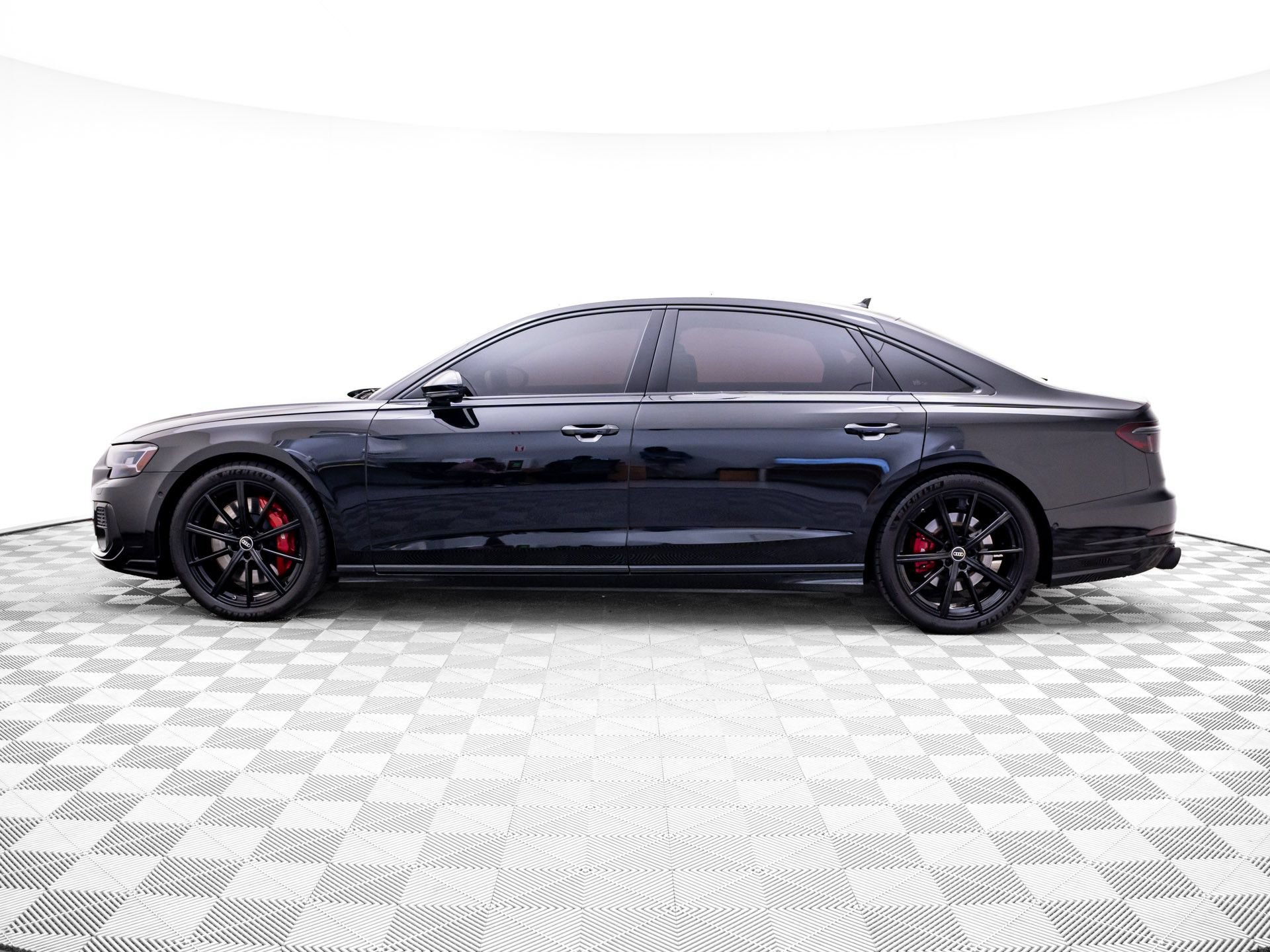 Used 2023 Audi S8 w/ S8 Executive Package AWD/4WD image 2