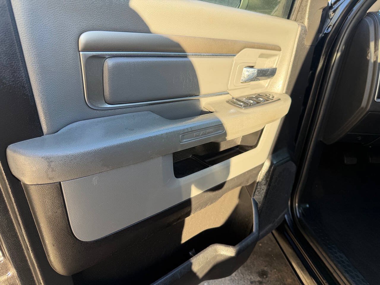 Used 2018 RAM 3500 SLT AWD/4WD image 26