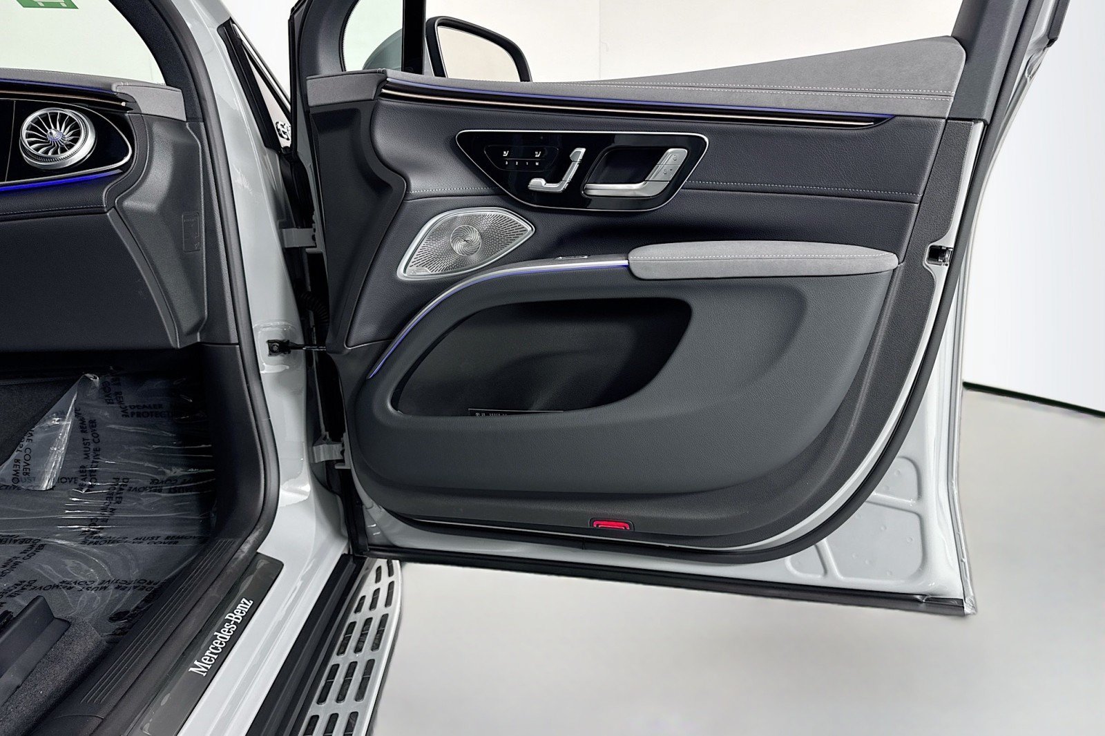 New 2026 Mercedes-Benz EQS 400 4MATIC SUV image 23