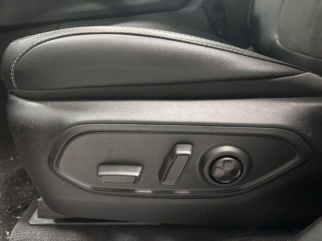 Used 2026 Jeep Grand Cherokee Altitude AWD/4WD image 13