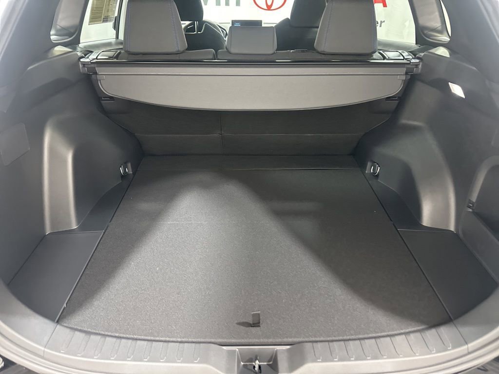 Used 2025 Toyota RAV4 SE image 16