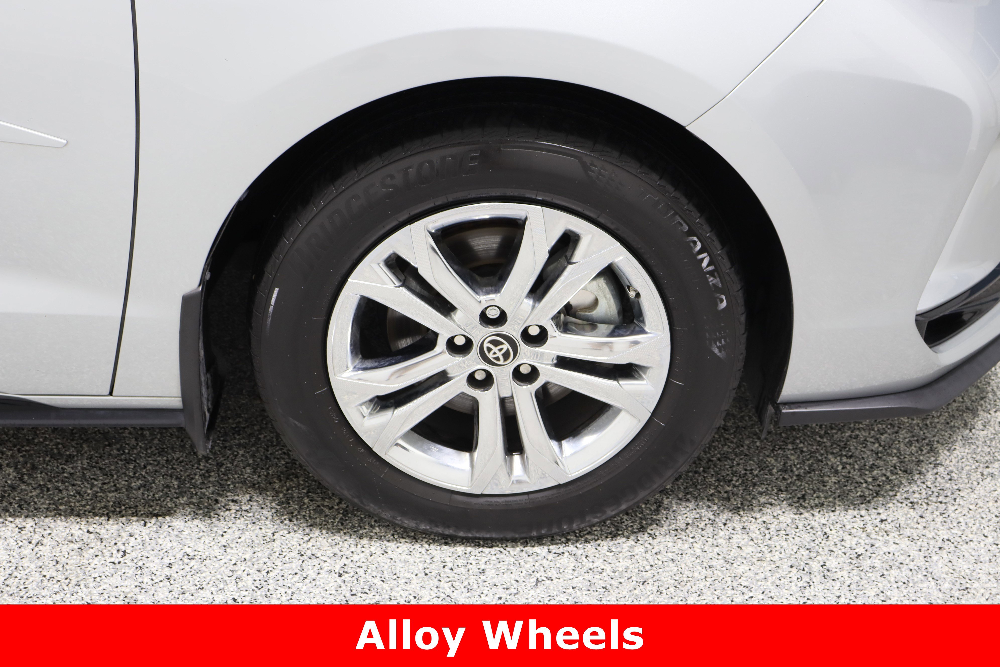 Used 2023 Toyota Sienna XSE image 5