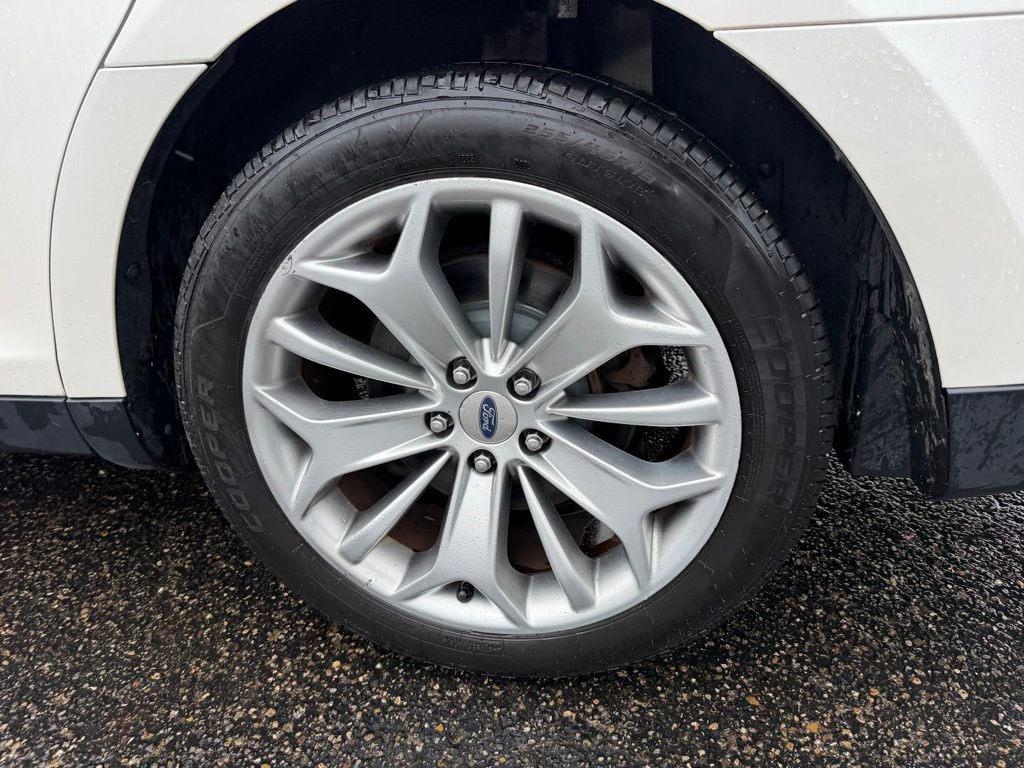 Used 2016 Ford Taurus Limited w/ Equipment Group 301A AWD/4WD image 30