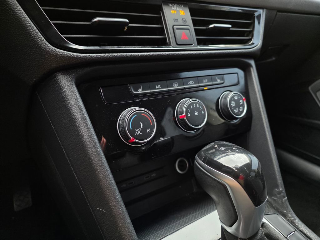 Used 2023 Volkswagen Taos SE image 17