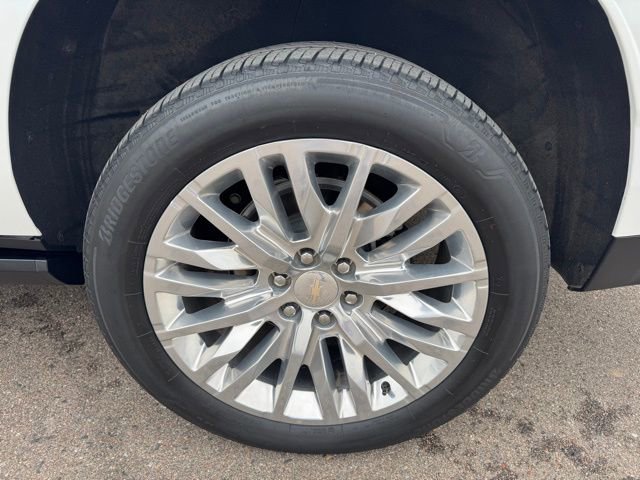 Used 2024 Chevrolet Suburban High Country AWD/4WD image 11